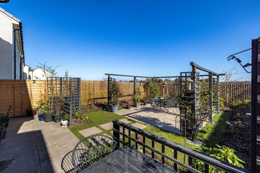 Images for 43 Smeaton Gardens, Whitecraig