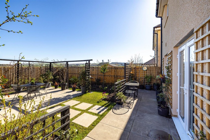 Images for 43 Smeaton Gardens, Whitecraig