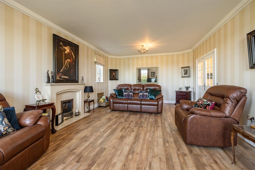 Images for 33 Bowmont Court, Heiton, Kelso