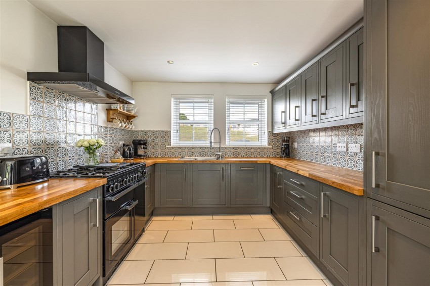 Images for 41 Knoll Park, Galashiels