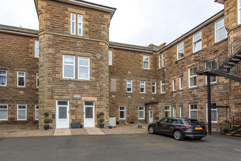 1 Lower Court, Chiefswood Road, Melrose