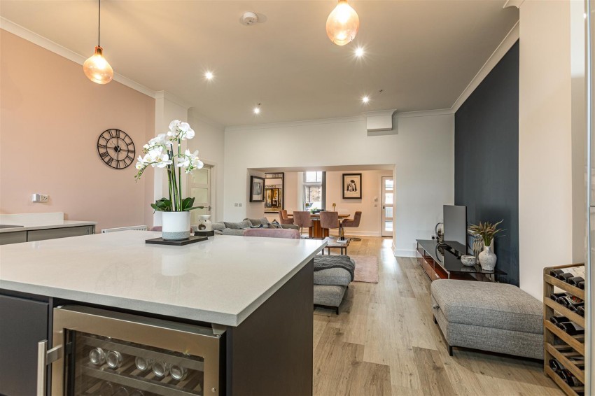 Images for 1 Lower Court, Chiefswood Road, Melrose