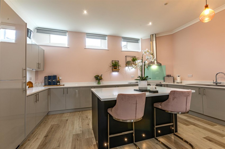 Images for 1 Lower Court, Chiefswood Road, Melrose