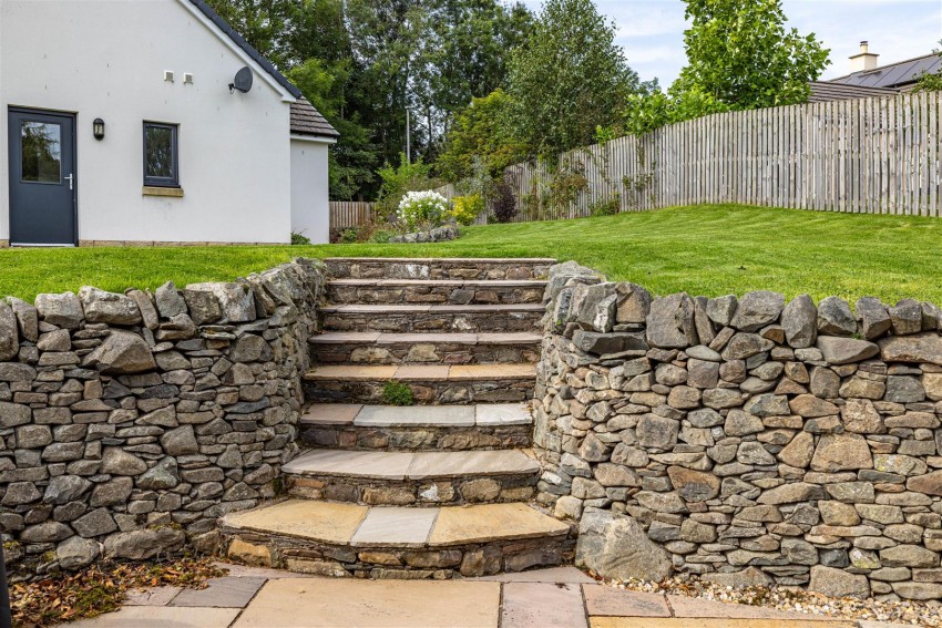 Images for Skirmish Hill, Lye Road, Darnick, Melrose