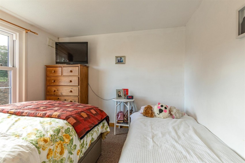 Images for 16 Morow Gardens, Melrose