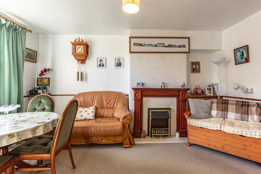 Images for 16 Morow Gardens, Melrose