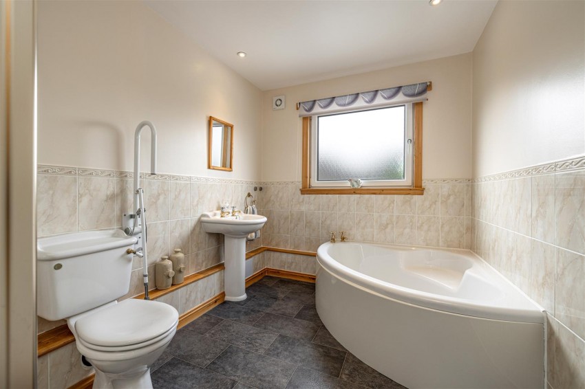 Images for 8 Shawpark Crescent, Selkirk