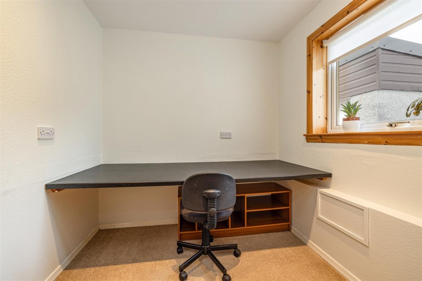 Images for 8 Shawpark Crescent, Selkirk