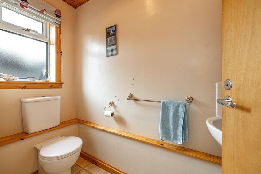 Images for 8 Shawpark Crescent, Selkirk