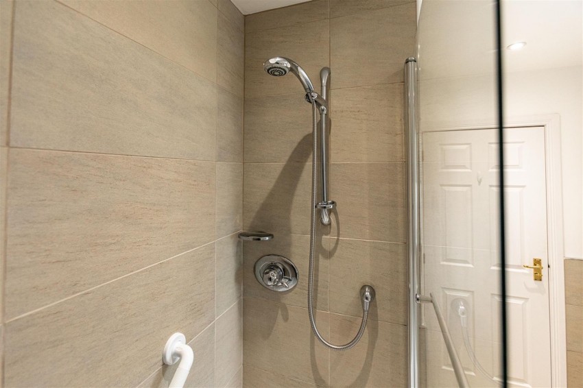 Images for 2 Waverley Gardens, Darnick, Melrose
