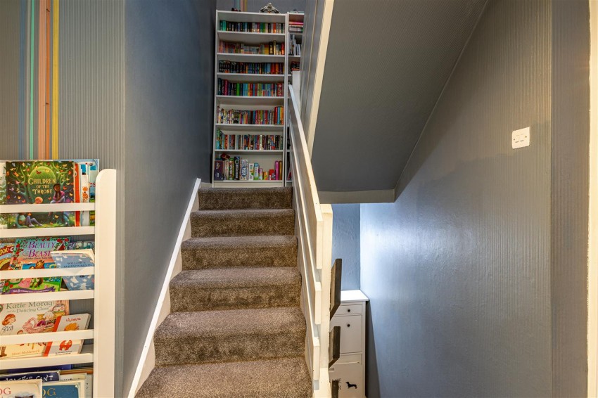 Images for 16 Stobshaw Place, Tweedbank, Galashiels