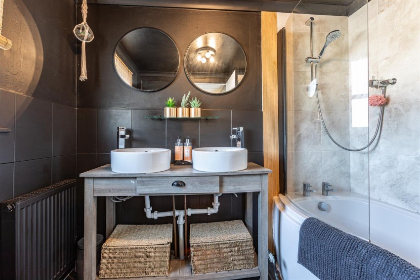 Images for 16 Stobshaw Place, Tweedbank, Galashiels