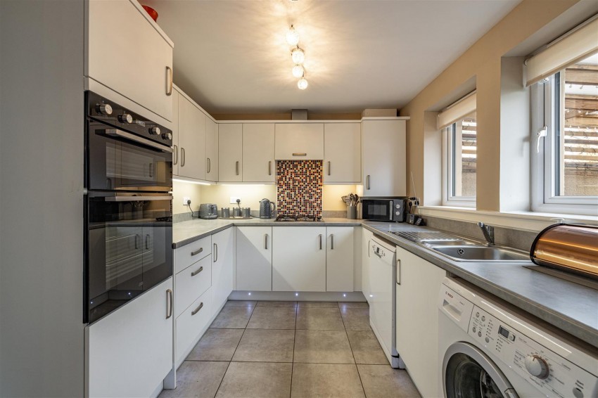 Images for 8 Knoll Park Avenue, Galashiels