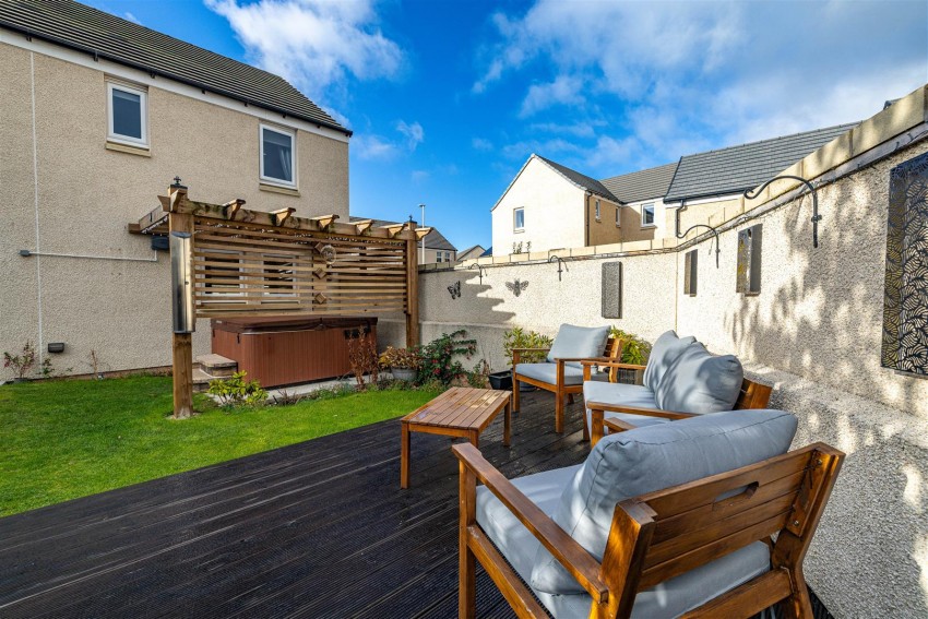 Images for 8 Knoll Park Avenue, Galashiels