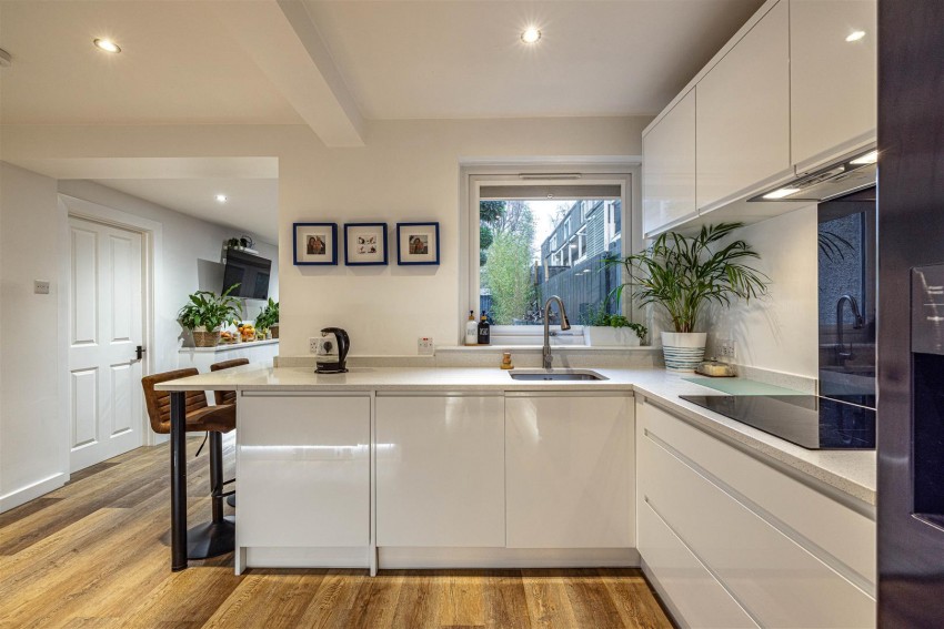 Images for 9 Elm Row, Galashiels