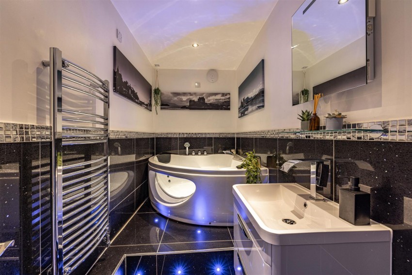 Images for 9 Elm Row, Galashiels