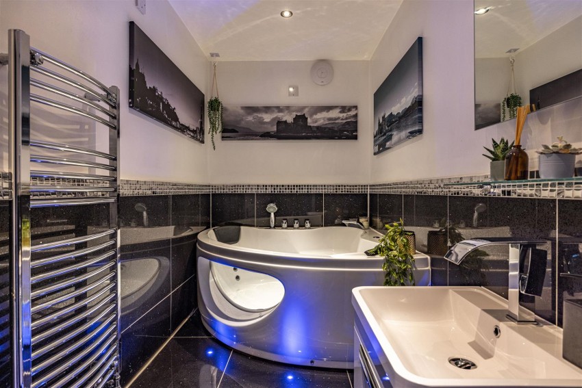 Images for 9 Elm Row, Galashiels