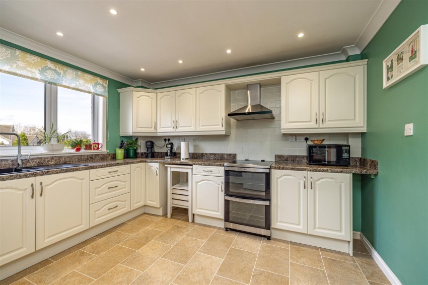 Images for 19 Pinnaclehill Park, Kelso