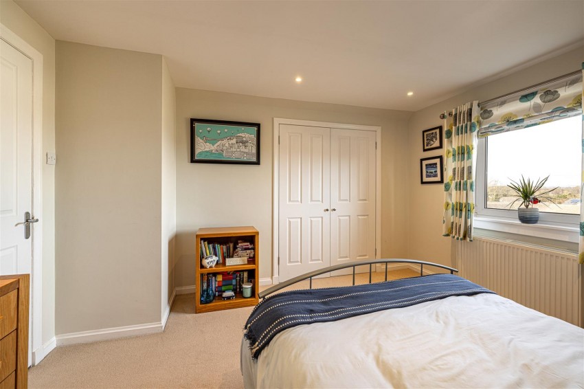 Images for 19 Pinnaclehill Park, Kelso