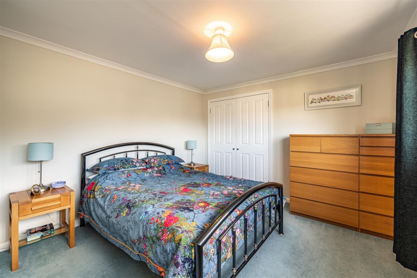 Images for 19 Pinnaclehill Park, Kelso