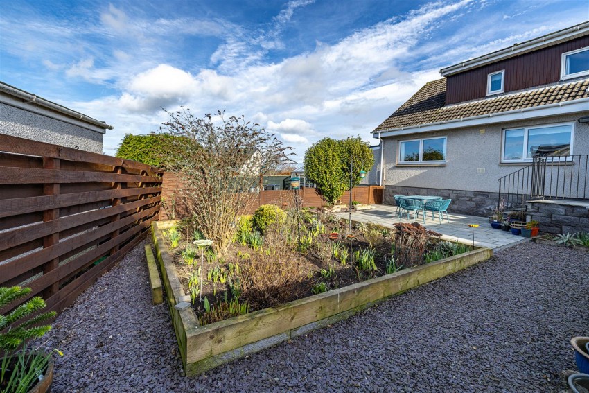 Images for 19 Pinnaclehill Park, Kelso