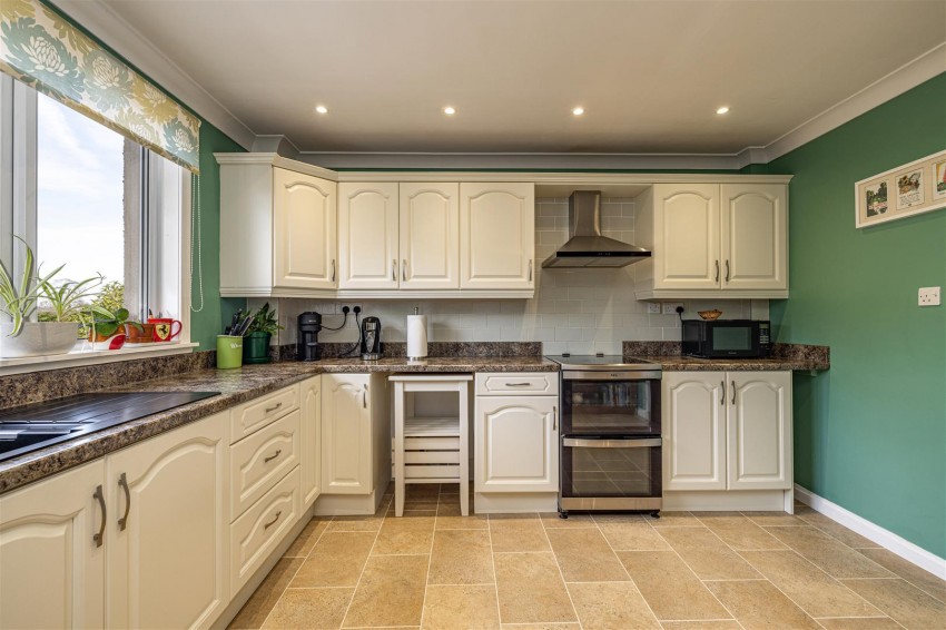 Images for 19 Pinnaclehill Park, Kelso