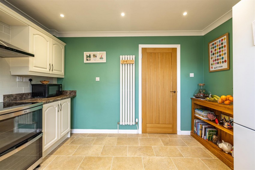 Images for 19 Pinnaclehill Park, Kelso