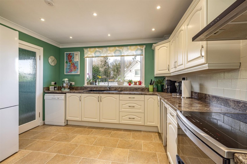 Images for 19 Pinnaclehill Park, Kelso