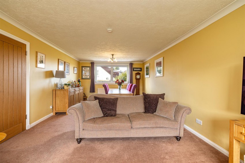 Images for 19 Pinnaclehill Park, Kelso