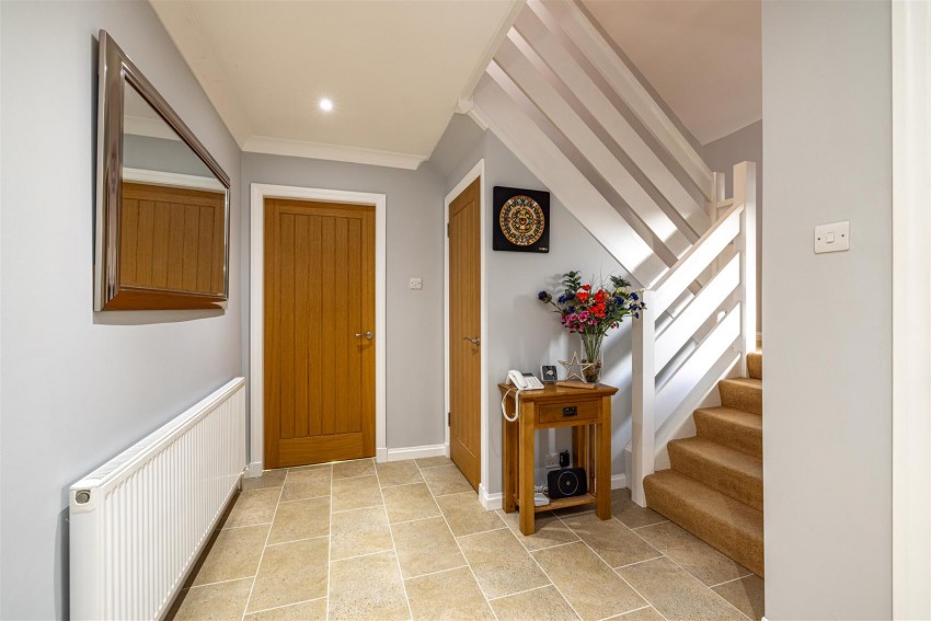 Images for 19 Pinnaclehill Park, Kelso