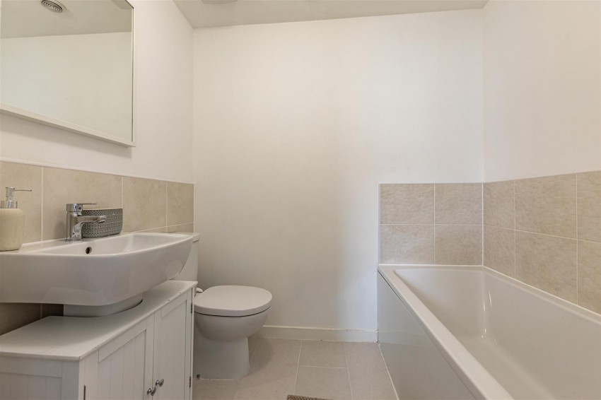 Images for 27 Stonyford, Lauder