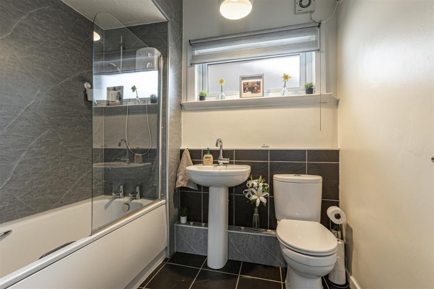 Images for 4 Heather Court, Galashiels