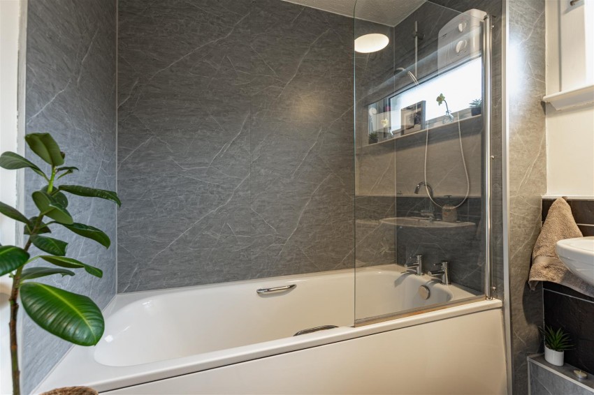 Images for 4 Heather Court, Galashiels