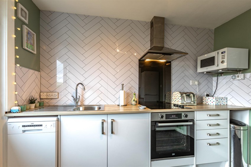Images for 4 Heather Court, Galashiels