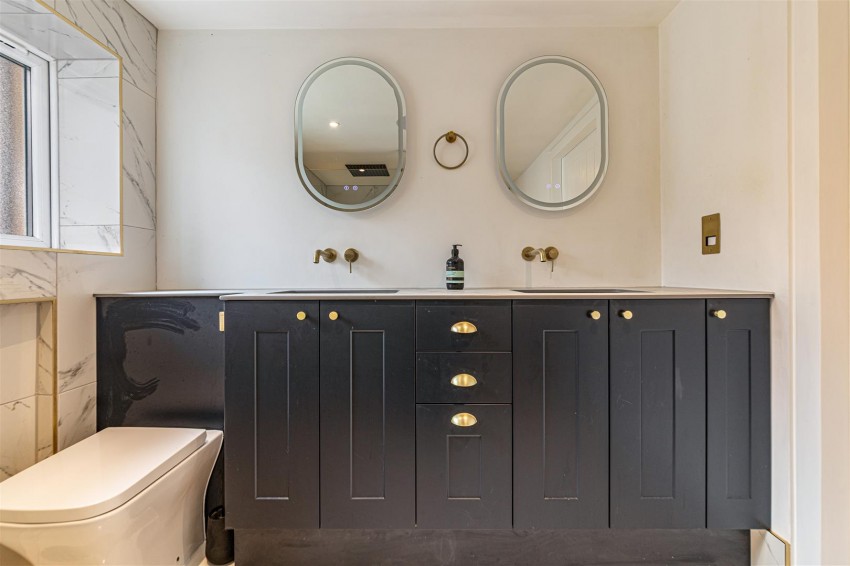 Images for 62 High Street, Galashiels