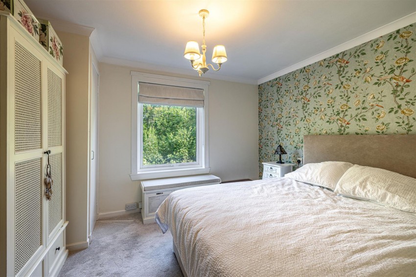 Images for 13 Priorsdene, Melrose