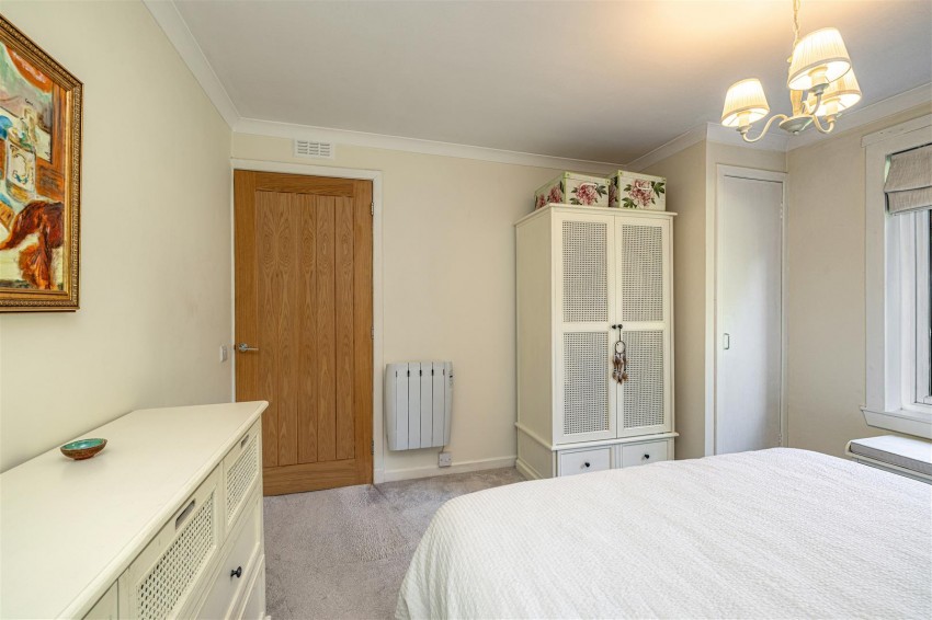 Images for 13 Priorsdene, Melrose
