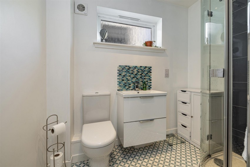 Images for 13 Priorsdene, Melrose