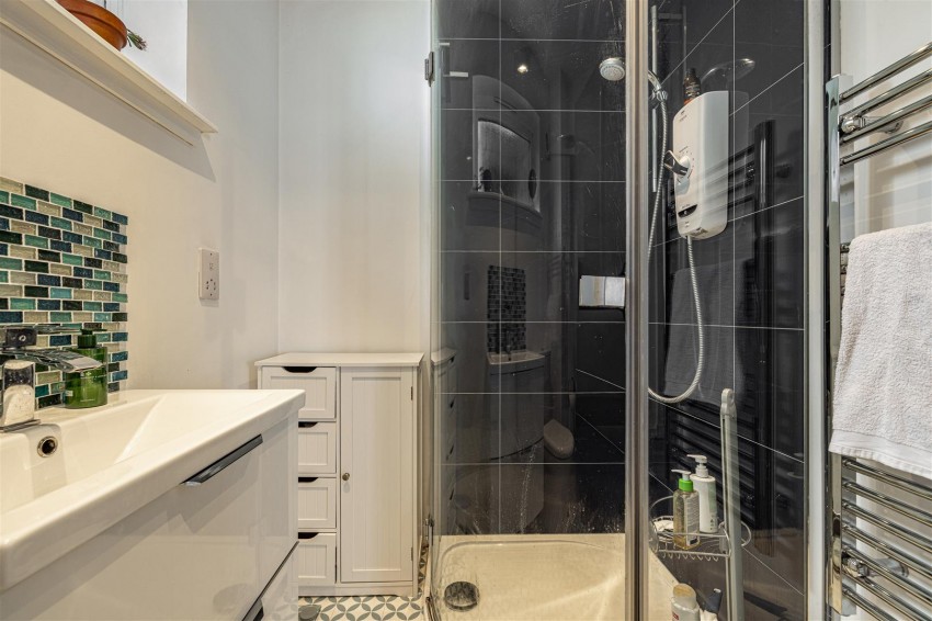 Images for 13 Priorsdene, Melrose