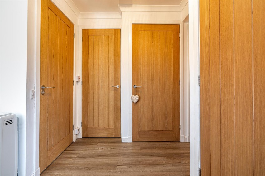 Images for 13 Priorsdene, Melrose