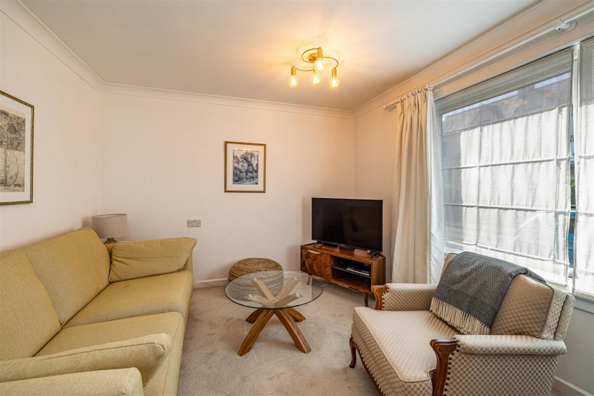 Images for 13 Priorsdene, Melrose