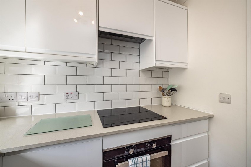 Images for 13 Priorsdene, Melrose