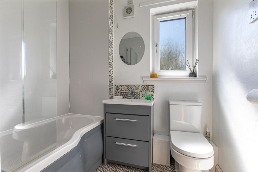 Images for 54 Eildon Crescent, Melrose