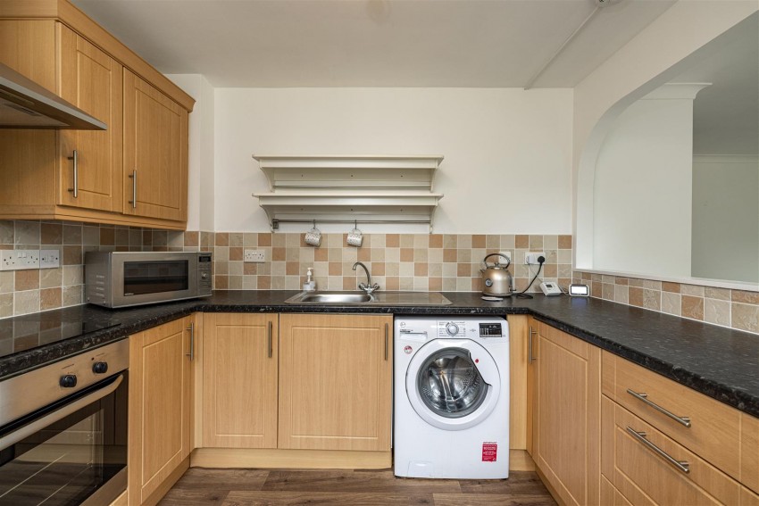 Images for 16 Quarrydene, Melrose
