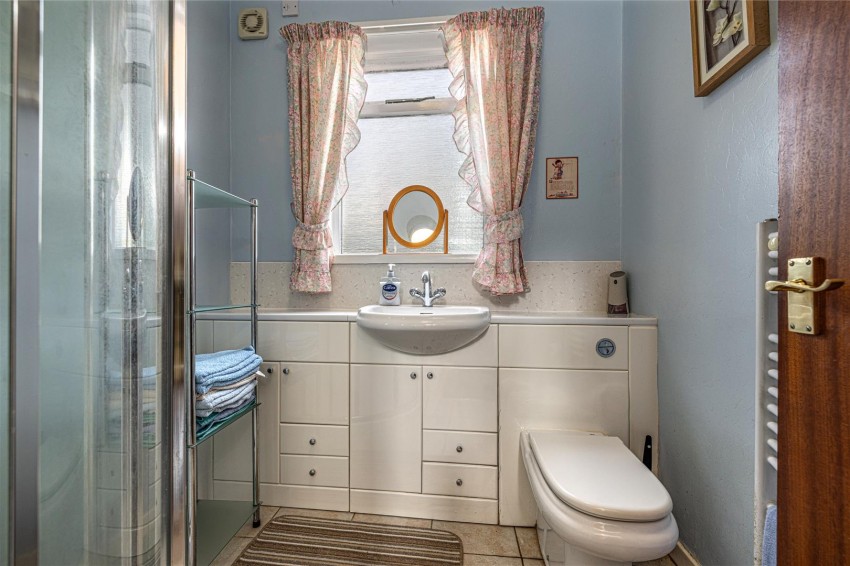 Images for 10 Glenfield Road East, Galashiels