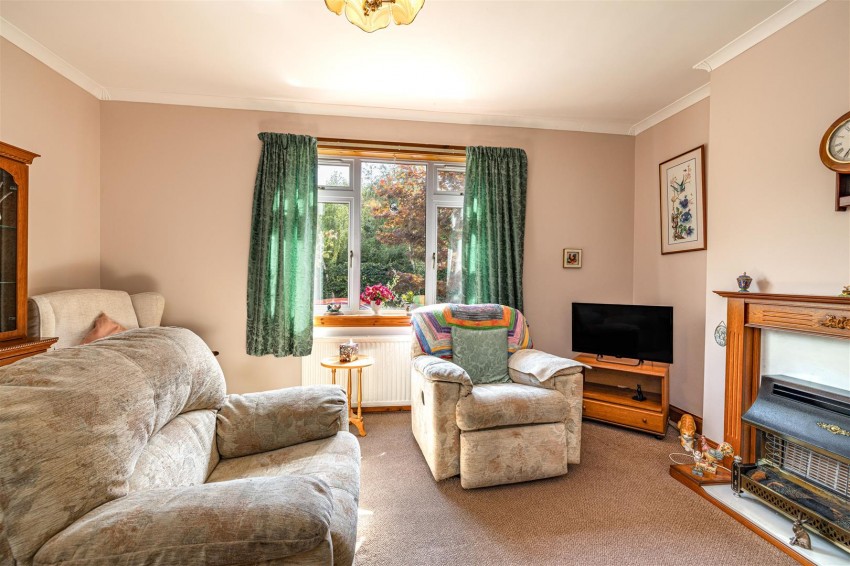 Images for 10 Glenfield Road East, Galashiels