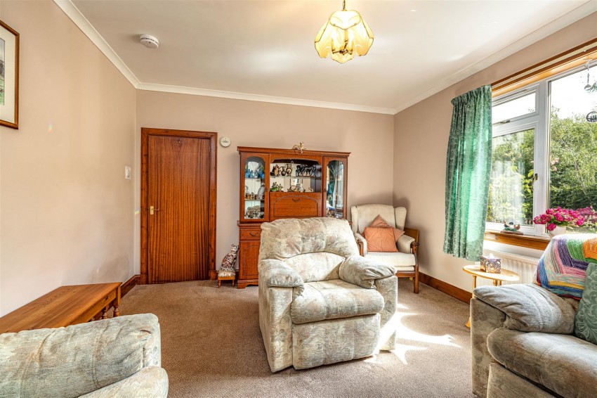 Images for 10 Glenfield Road East, Galashiels