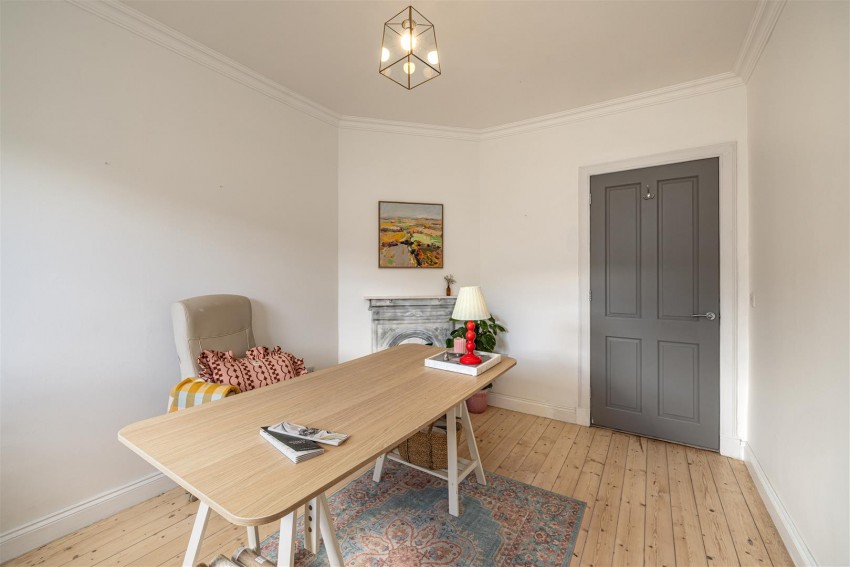 Images for 41 Eildon Crescent, Melrose