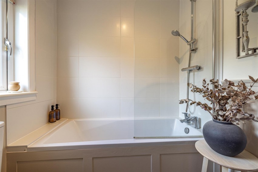 Images for 41 Eildon Crescent, Melrose
