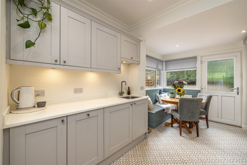 Images for 41 Eildon Crescent, Melrose